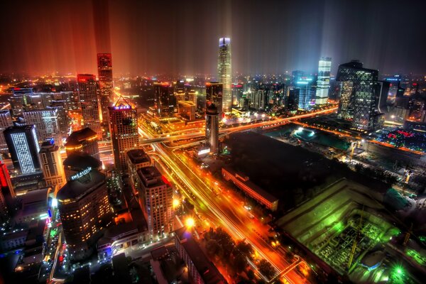 Wolkenkratzer in der nächtlichen Metropole - Peking