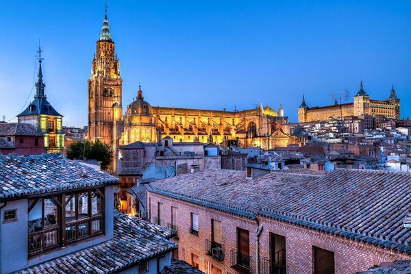 Tejados de noche en España