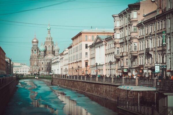 Der Erlöser-auf-Blut-Tempel am Newski-Prospekt in St. Petersburg