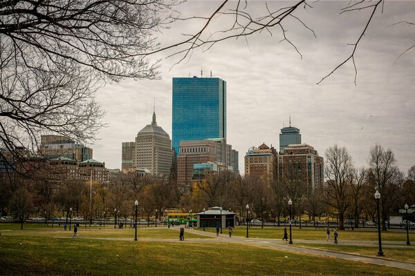 Menschen und Häuser in Boston, USA