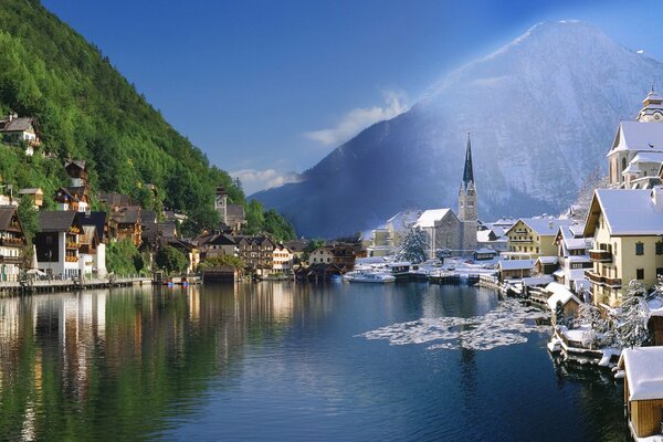 Winter und Sommer in Österreich auf einem Foto