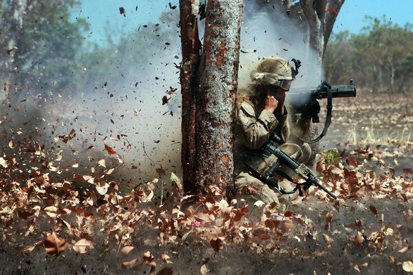 Embuscade des marines dans la forêt