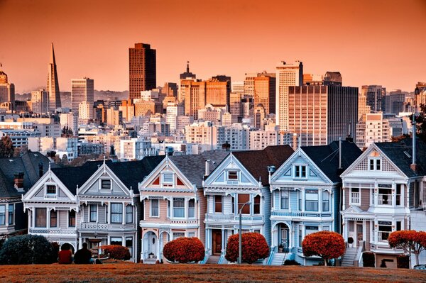 Vista de las casas de otoño de San Francisco
