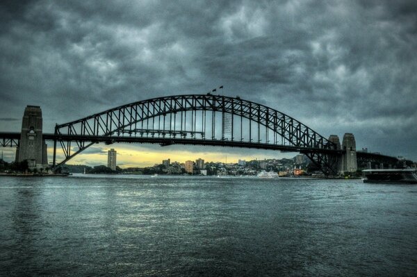 Sydney - el puente de la noche en todo su esplendor