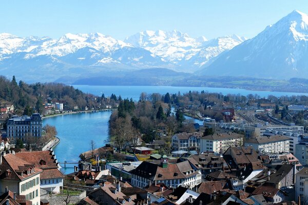 Splendida vista sulle montagne in Svizzera