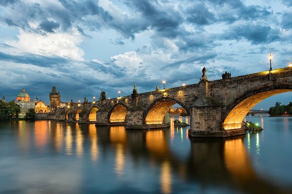 Puente de Carlos en Praga punto de referencia de la República Checa
