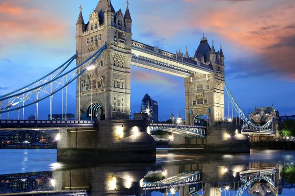 Puente de la torre en el Reino Unido