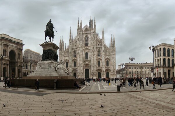 Milan - urban aesthetics of the square and cathedral