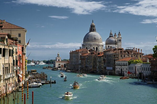 Belle ville de Venise ville sur la rivière