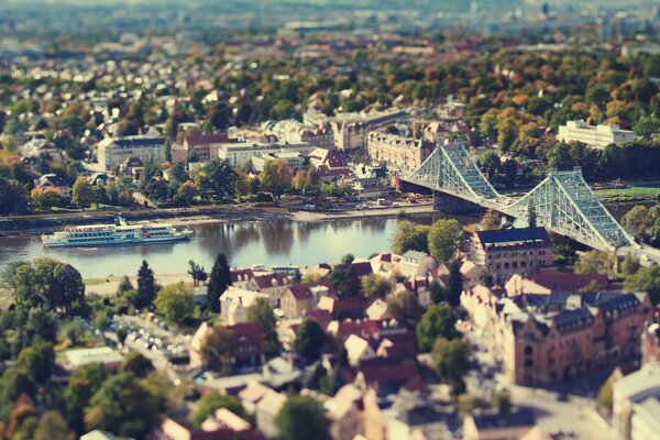 Pont sur la rivière en Allemagne