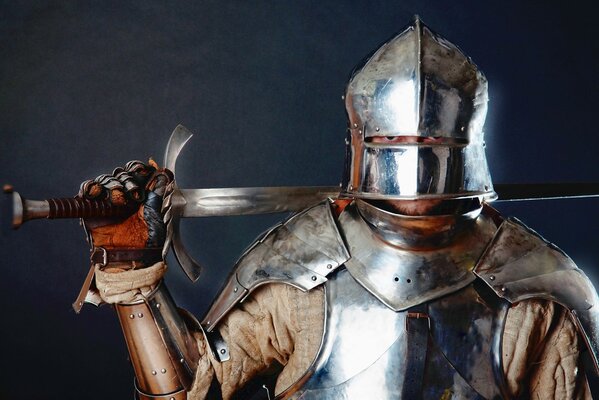 Armure chevaleresque médiévale reconstruction