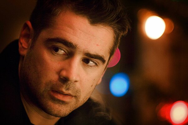 Lo sguardo misterioso di Colin Farell