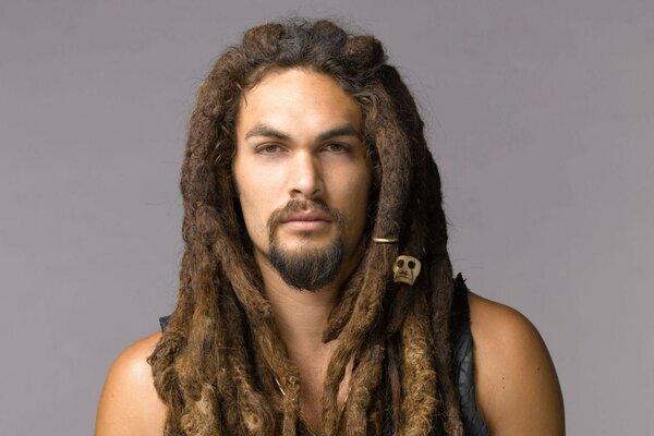 Jason Momoa avec dreadlocks