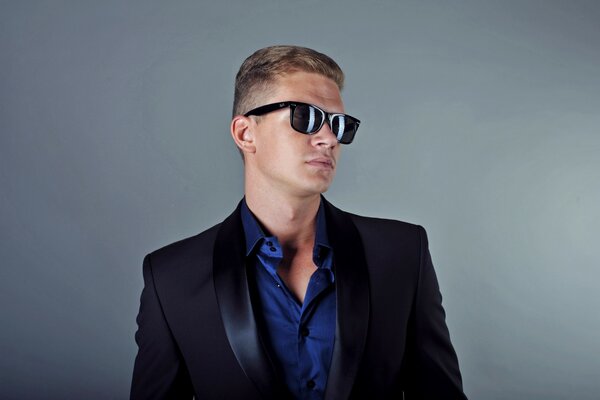 Fashionable style- tuxedo, sunglasses