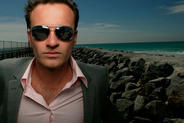 El actor Julian McMahon, encantado