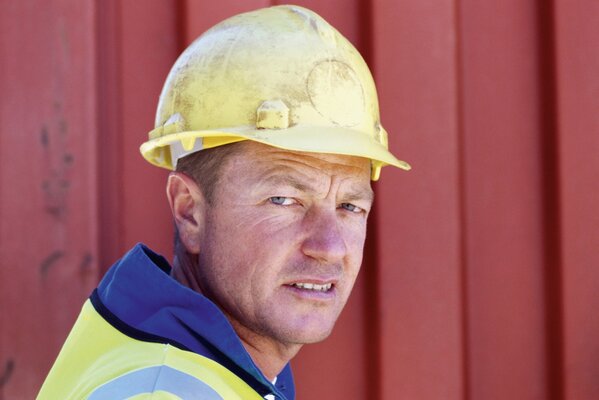 Uomo in uniforme da lavoro speciale