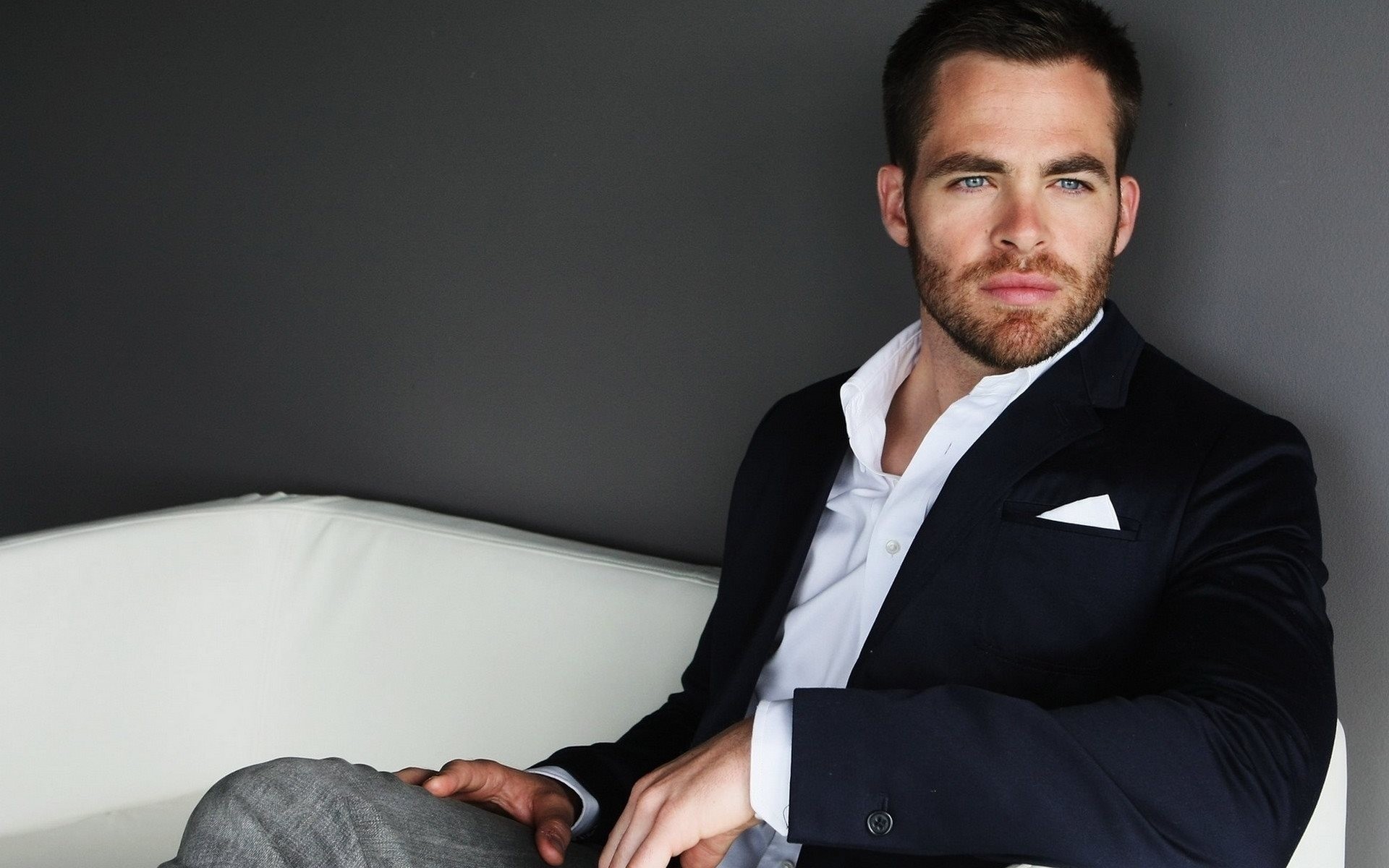 occhi azzurri chris pine swat giacca