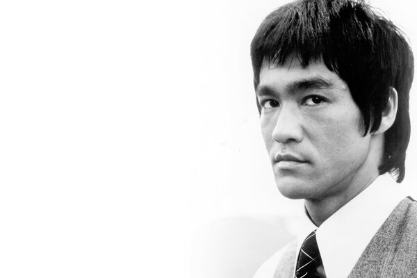 Bruce lee black and white photo