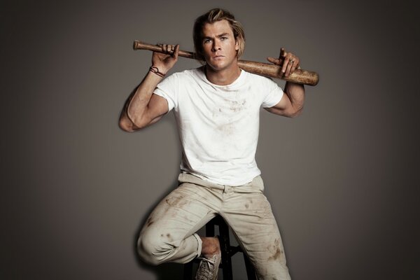 Muscoloso ragazzo Chris Hemsworth