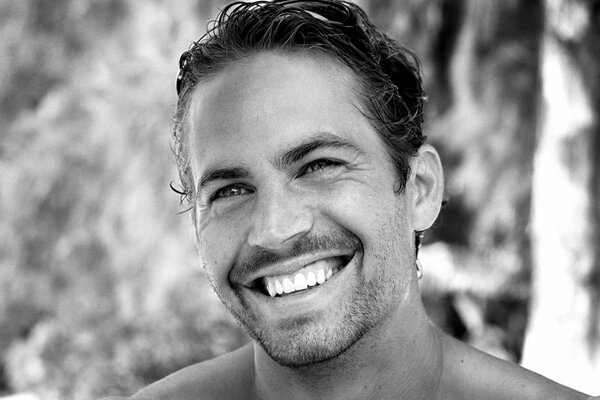 Retrato monocromático del actor Paul Walker