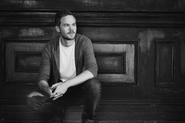 Shawn Ashmore attore fotografia in bianco e nero