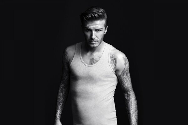Sportowiec David Beckham uprawiający piłkę nożną