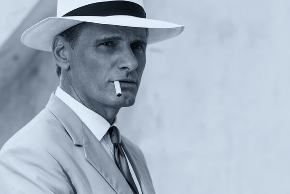 L Acteur Viggo Mortensen. Portrait au chapeau