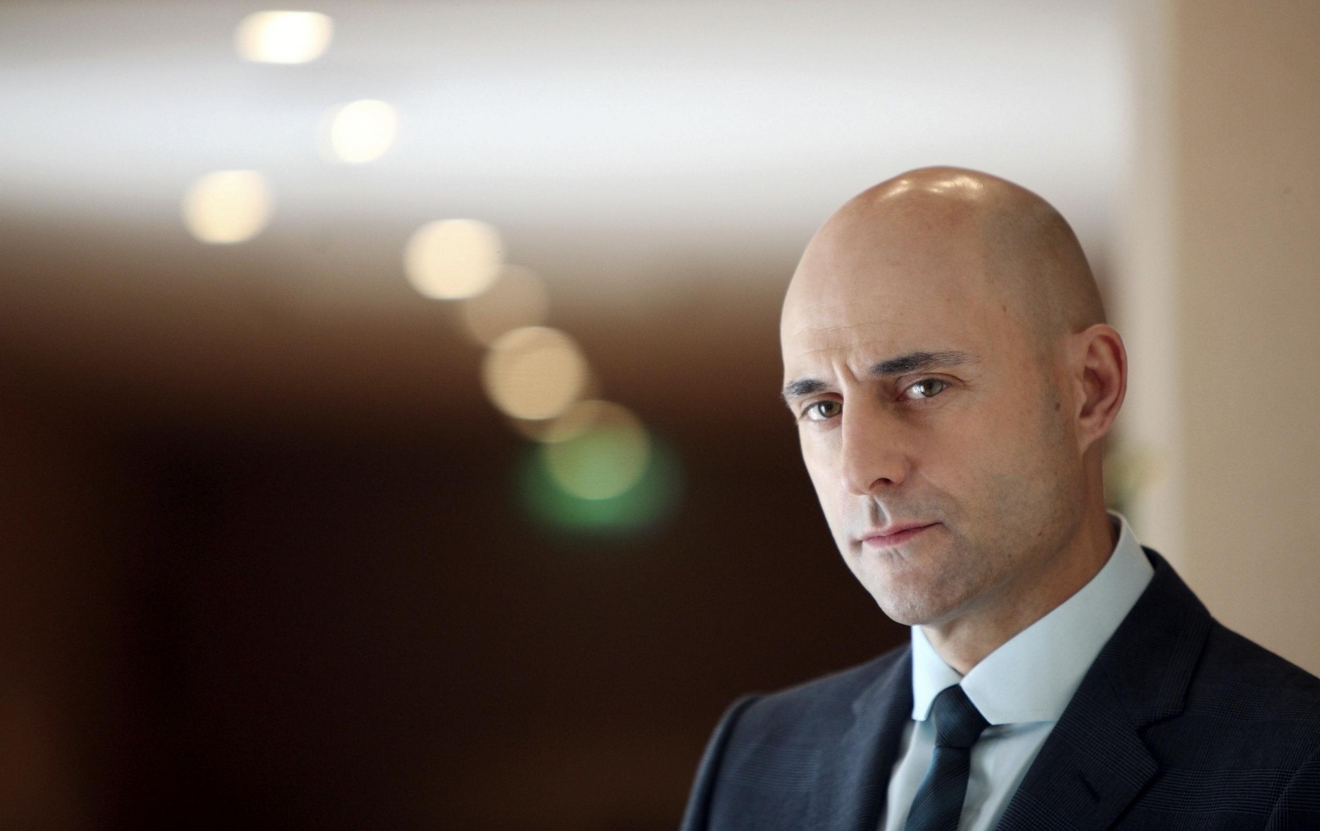 británico mark strong actor