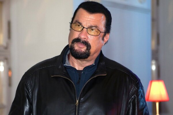 El famoso actor Steven Seagal, que también es músico y director