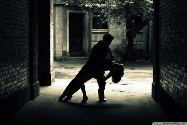 Il tango argentino è una passione, una combinazione di bianco e nero