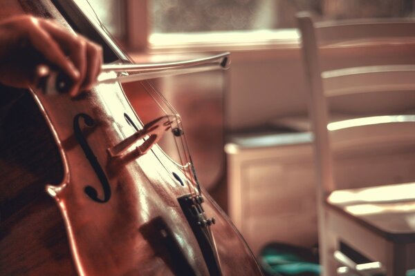 Tocar la melodía del violonchelo