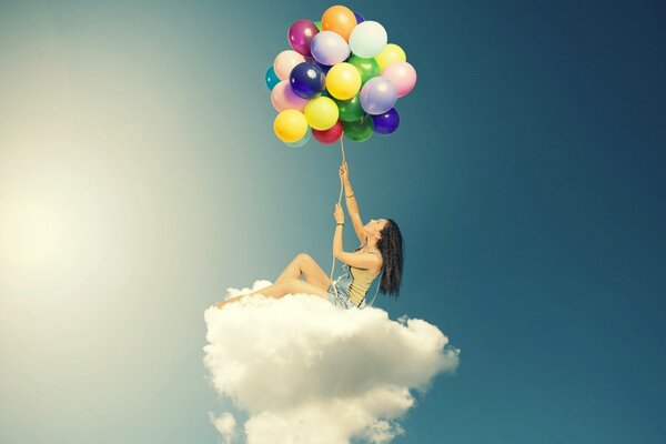 Девушка на облаке с воздушными шариками