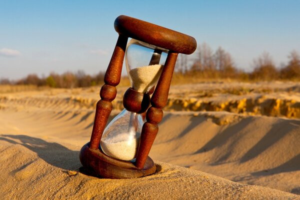 Pemochny clock nk sand background
