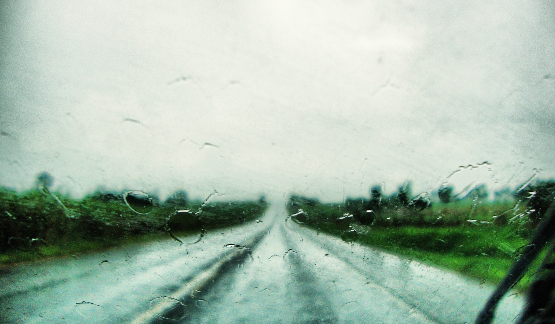 carretera agua lluvia