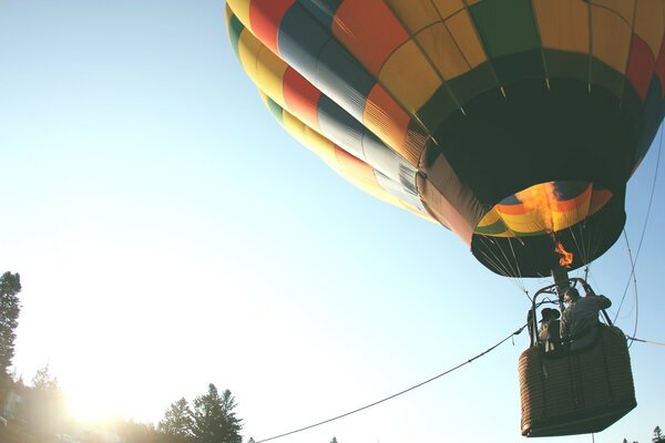 Un palloncino luminoso va in volo