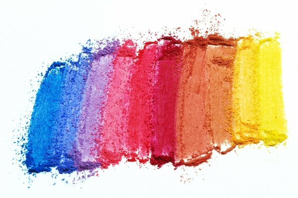Разноцветные краски от синей до жёлтой - радуга вперемешку