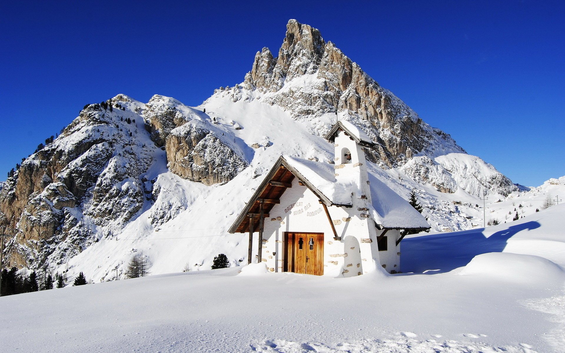 paesaggio casa montagna