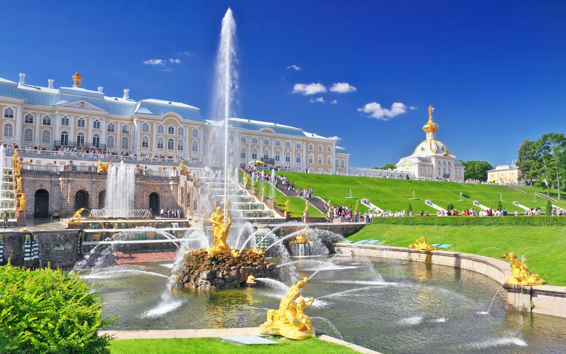 peterhof petrodvorets sankt petersburg fontanna pałac lato