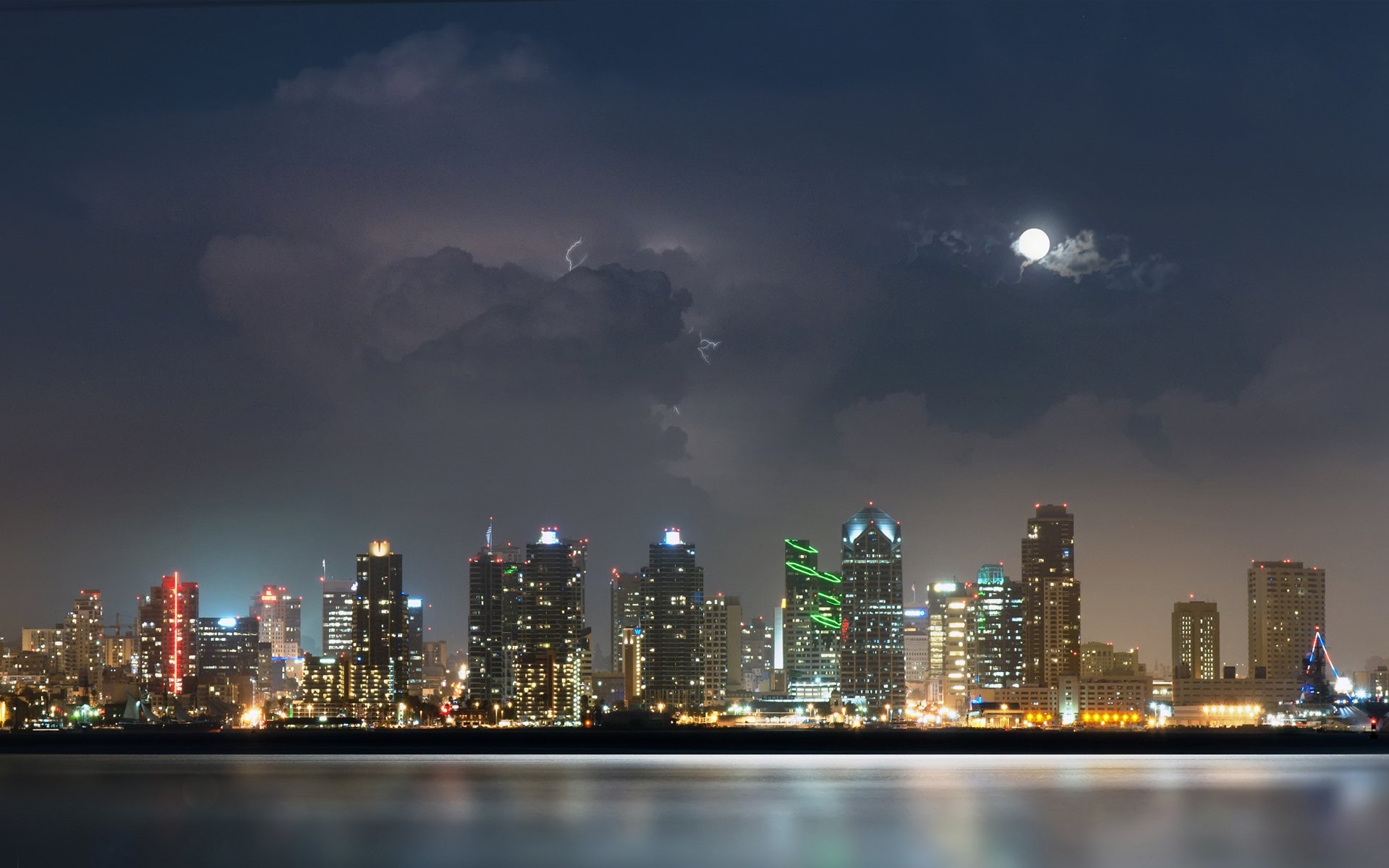 san diego ciudad noche río agua luces luna nubes tormenta relámpagos rascacielos