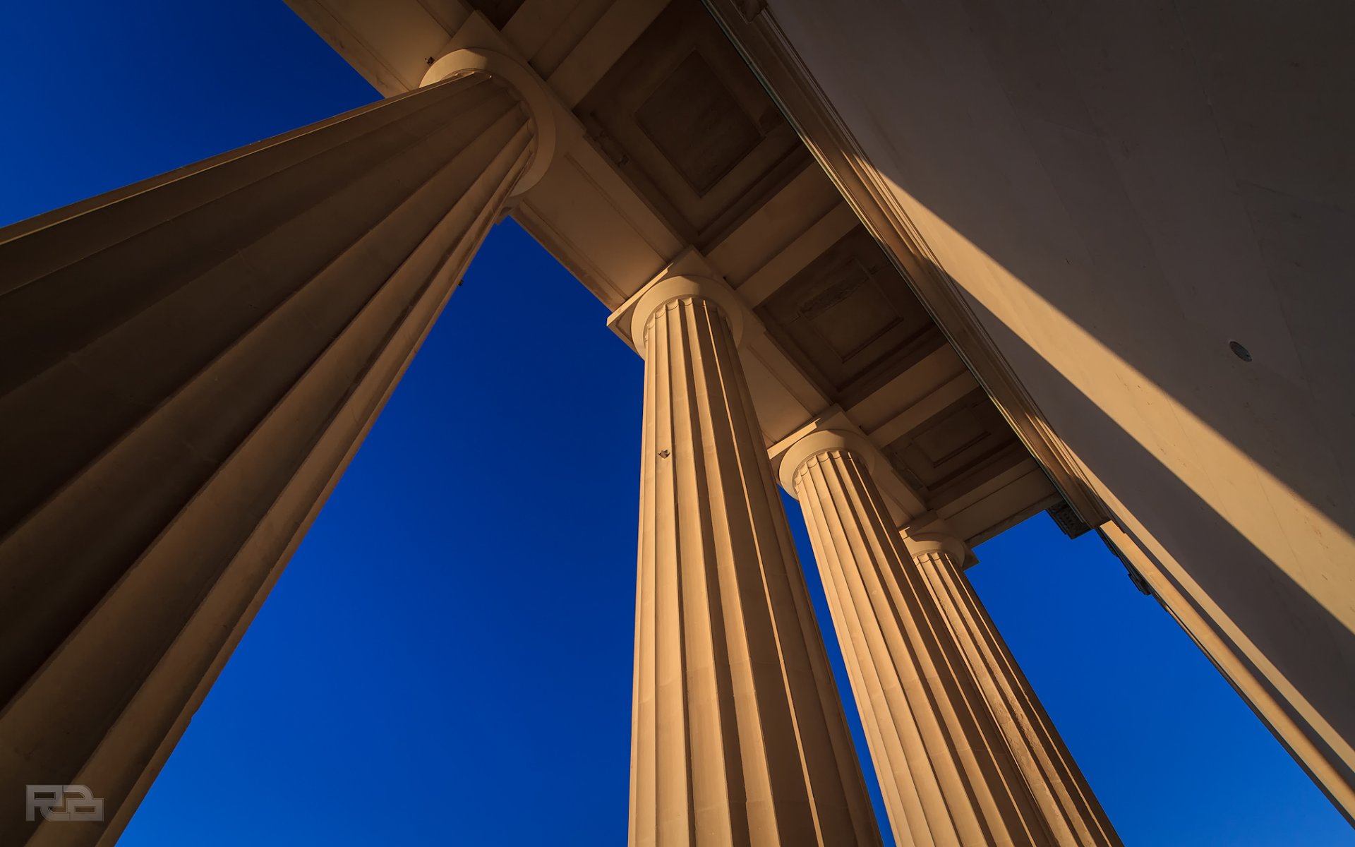 città architettura colonne costruzione su cielo