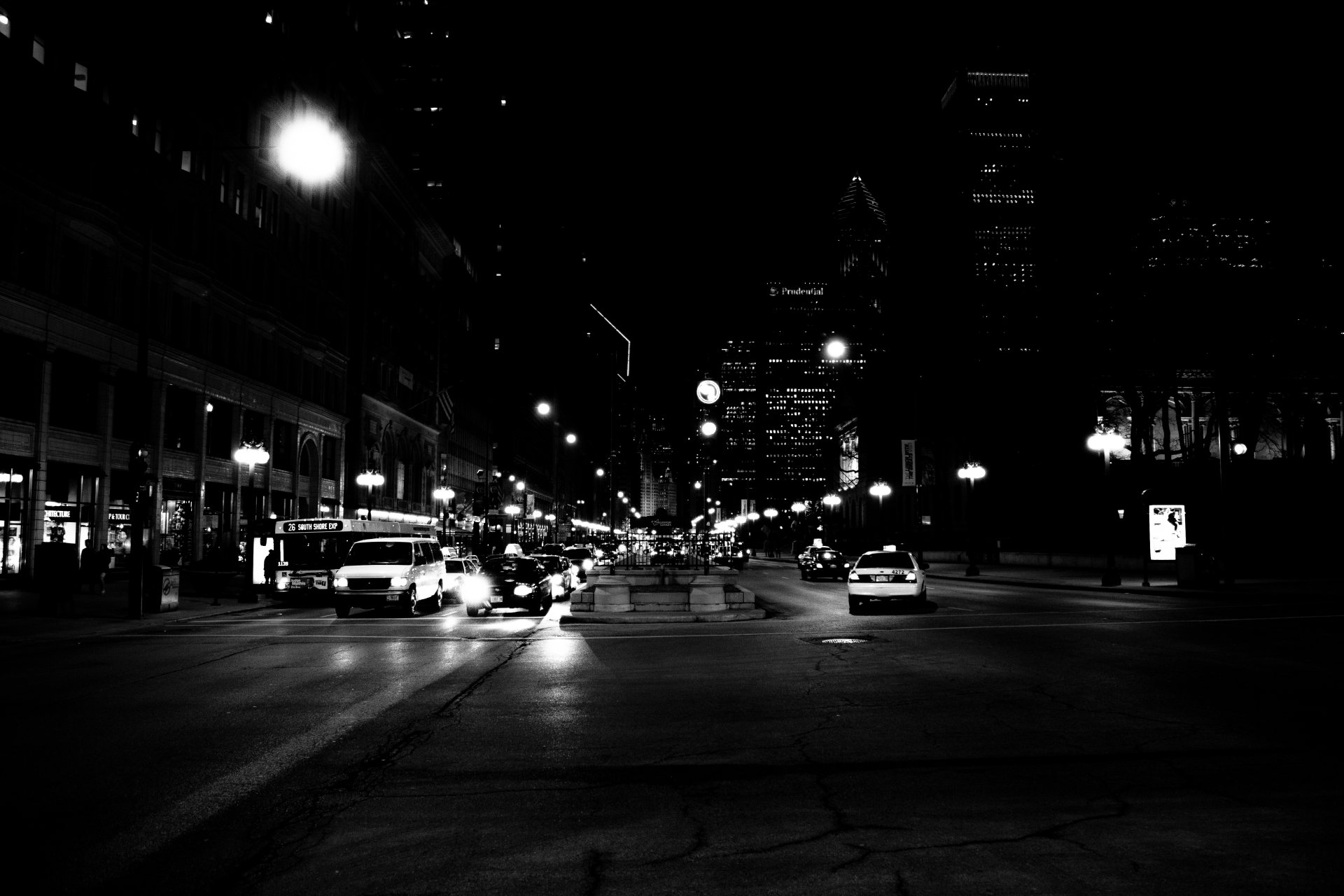 chicago amérique usa bâtiments gratte-ciel nuit rue centre voitures taxi