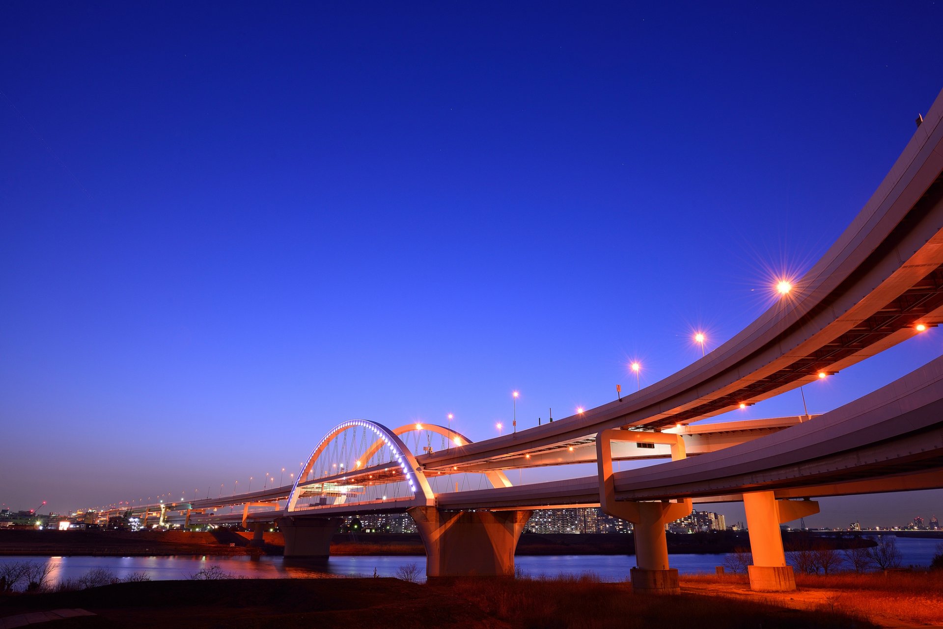 japón yokohama puente luces linternas bahía noche azul cielo