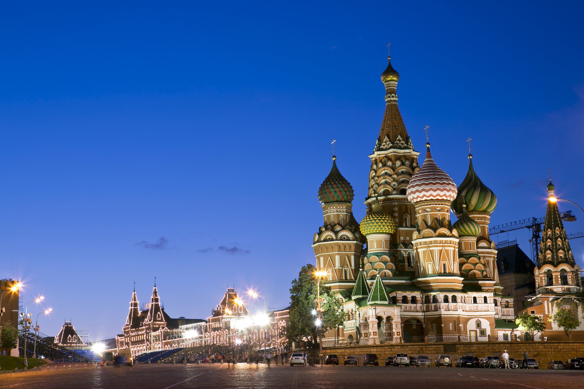 russland moskau hauptstadt stadt roter platz basilius-tempel blau himmel nacht lichter beleuchtung laternen