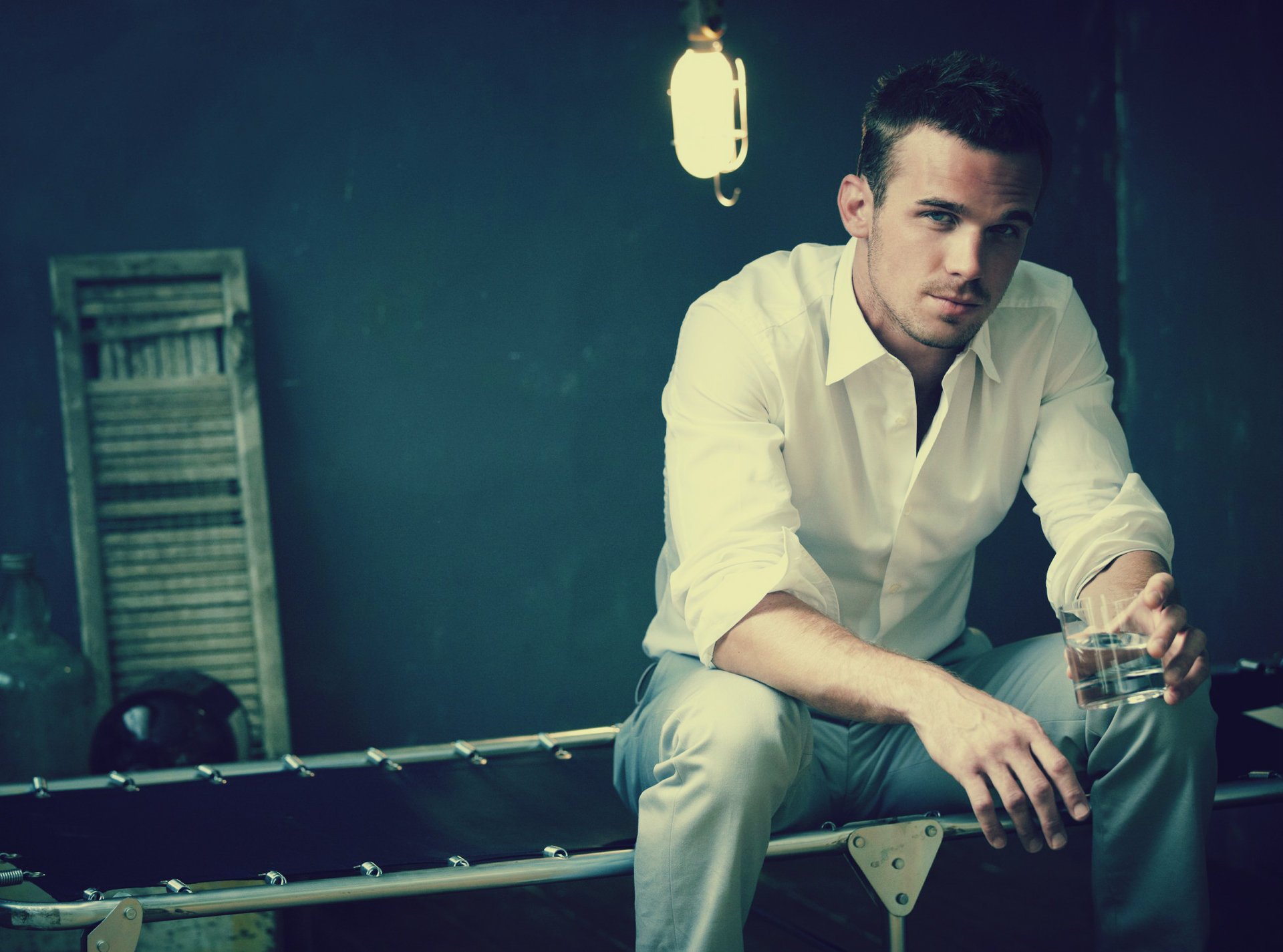 cam gigandet cam gigandet stanza bicchiere attore acqua attore