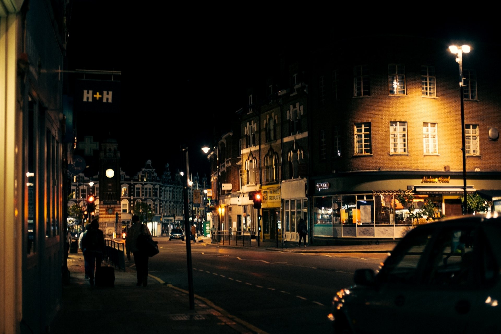 londres inglaterra reino unido ciudad noche calle camino personas coches iluminación linternas semáforos