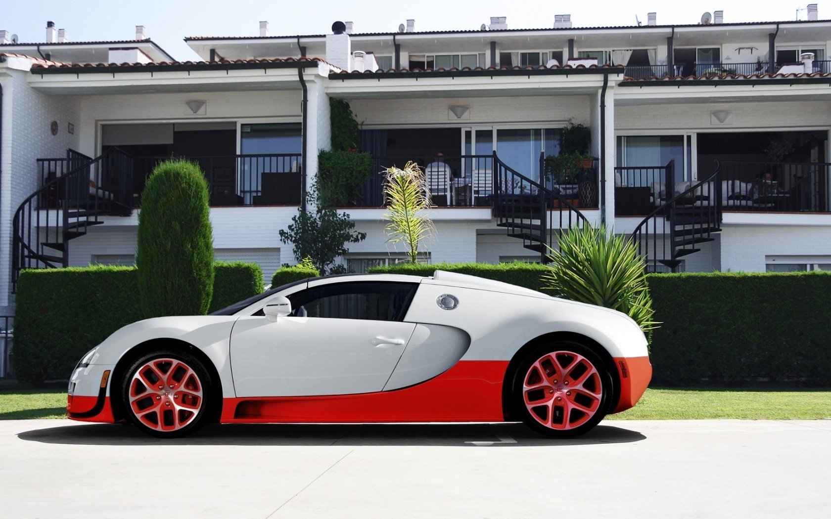 hotel veyron supercar bugatti grand sport vitesse red white