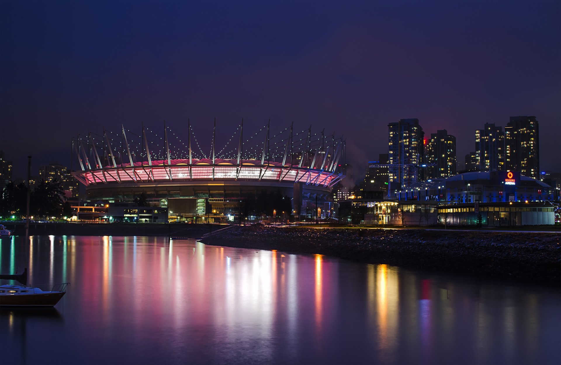 vancouver kanada british columbia stadt nacht lila himmel häuser beleuchtung wolkenkratzer gebäude stadion beleuchtung bucht reflexion