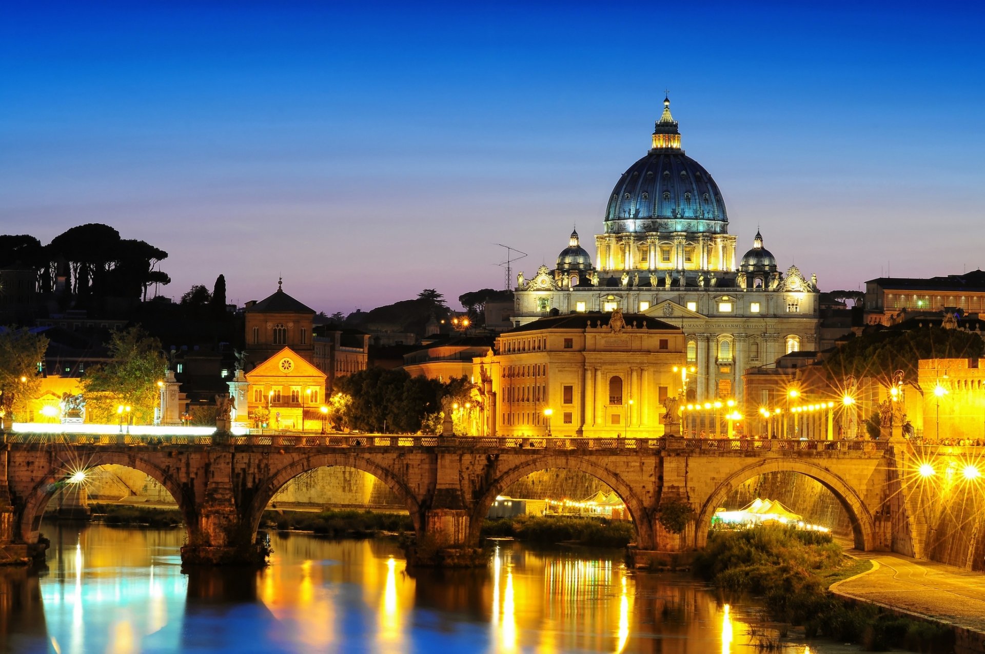 petersdom engelsbrücke rom italien petersdom engelsbrücke vatikan abend beleuchtung