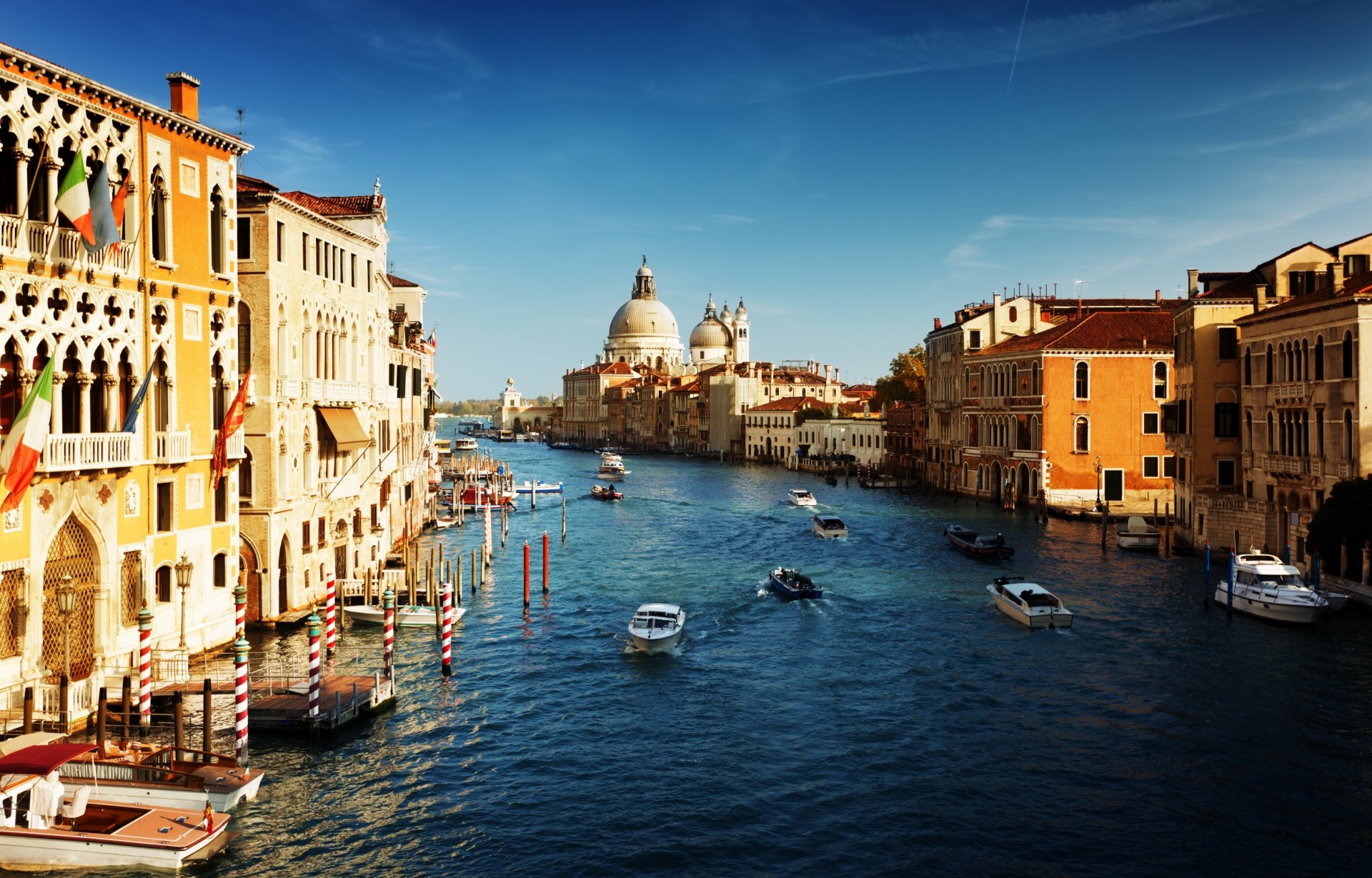 wenecja włochy canal grande canal grande domy kanał gondole łodzie architektura