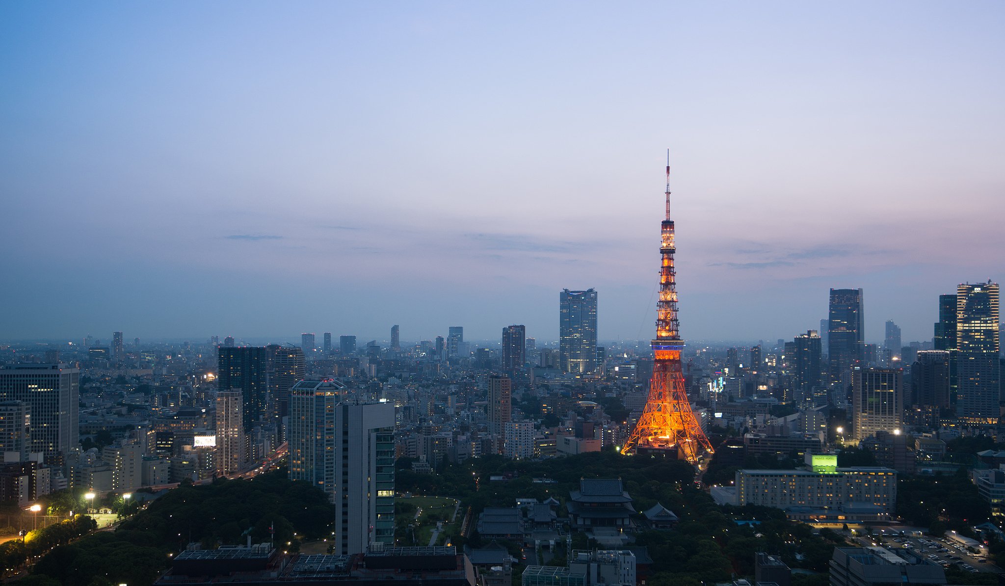 tokio casa noche crepúsculo luces torre